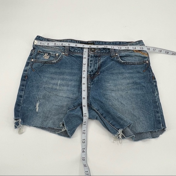 Roca Wear Cut Off Distressed Denim. Jean Shorts Size 9 Women’s - Picture 4 of 8